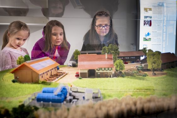 001_Brennpunkt_Wissen_wir_was_wir_tun_Fotograf_Christoph_Pieren_hof3